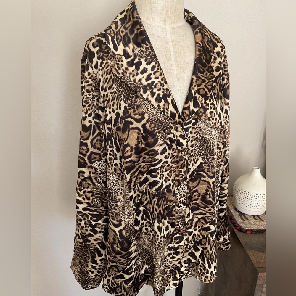 Lafayette 148 New York Leopard Print Button-Down 100% Silk Shirt in Tan, Black.